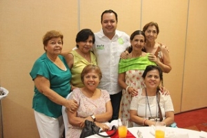 Rafa González felicita a las Maestras y Maestros del Quinto Distrito