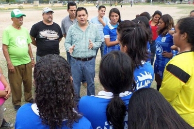 La Gallada Patrocina Uniforme a un Equipo de Fútbol Femenil