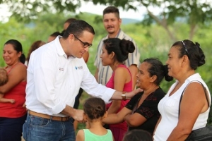 Refrenda Seapal apoyo a la comunidad de “El Aguacate”