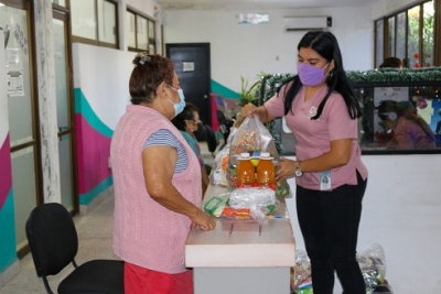Mantiene DIF Vallarta apoyo alimenticio a grupos vulnerables
