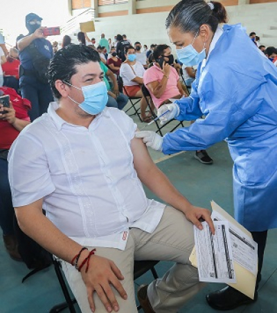 Invita alcalde de Vallarta a cumplir con deber de vacunarse contra Covid-19